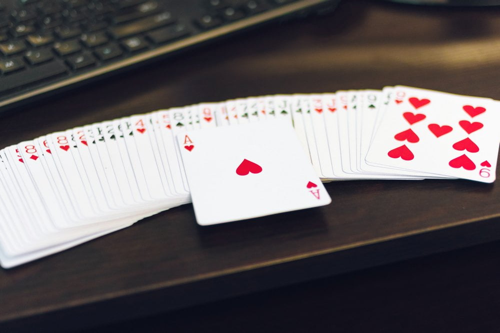 オンラインカジノで遊べるカードゲーム３選